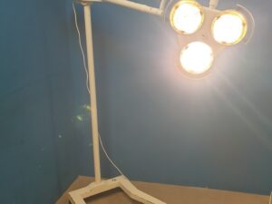 Hanaulux 2003 Fahrbare OP-Lampe  // Stativmodell