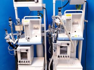 Dräger Draeger Drager  Titus Narkosegerät mit Kreisteil, Ventilog 2 Wagen  PM8050 ...