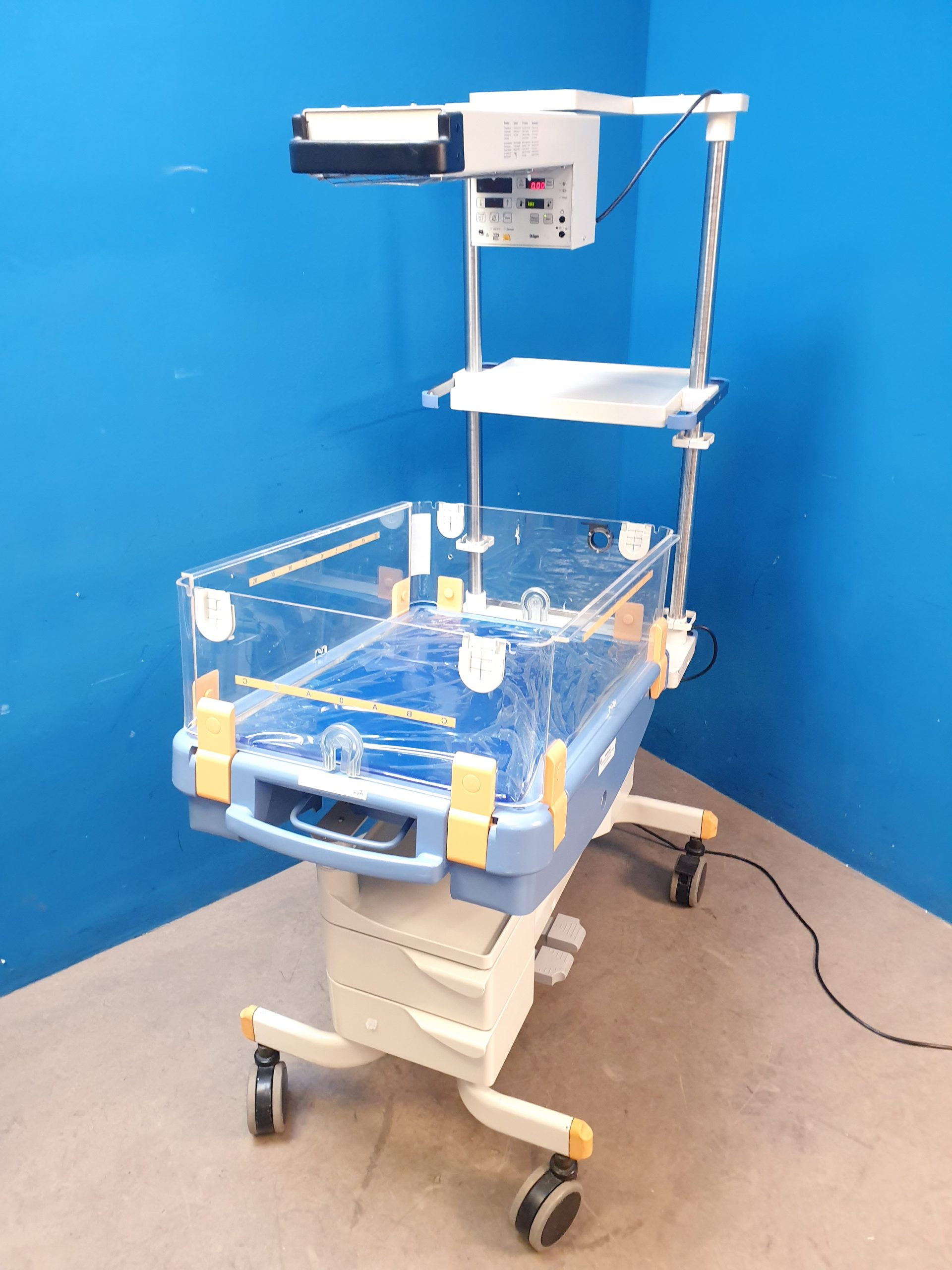 Dräger Babytherm 8000, fahrbare Reanimationseinheit für Neugeborene mit Wärmestrahler – Bild 13