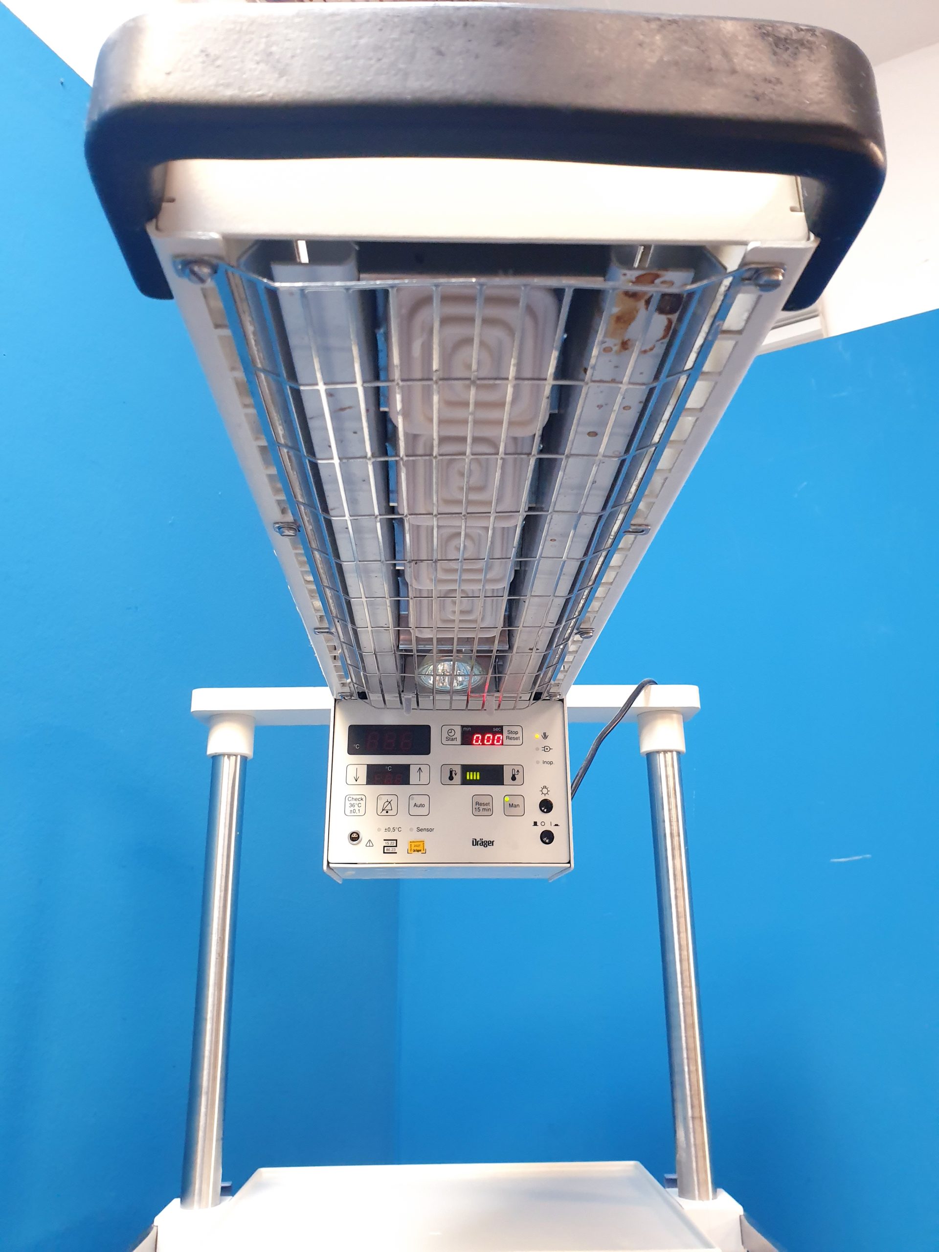 Dräger Babytherm 8000, fahrbare Reanimationseinheit für Neugeborene mit Wärmestrahler – Bild 11