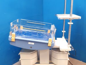 Dräger Babytherm 8000, fahrbare Reanimationseinheit für Neugeborene mit Wärmestrahler