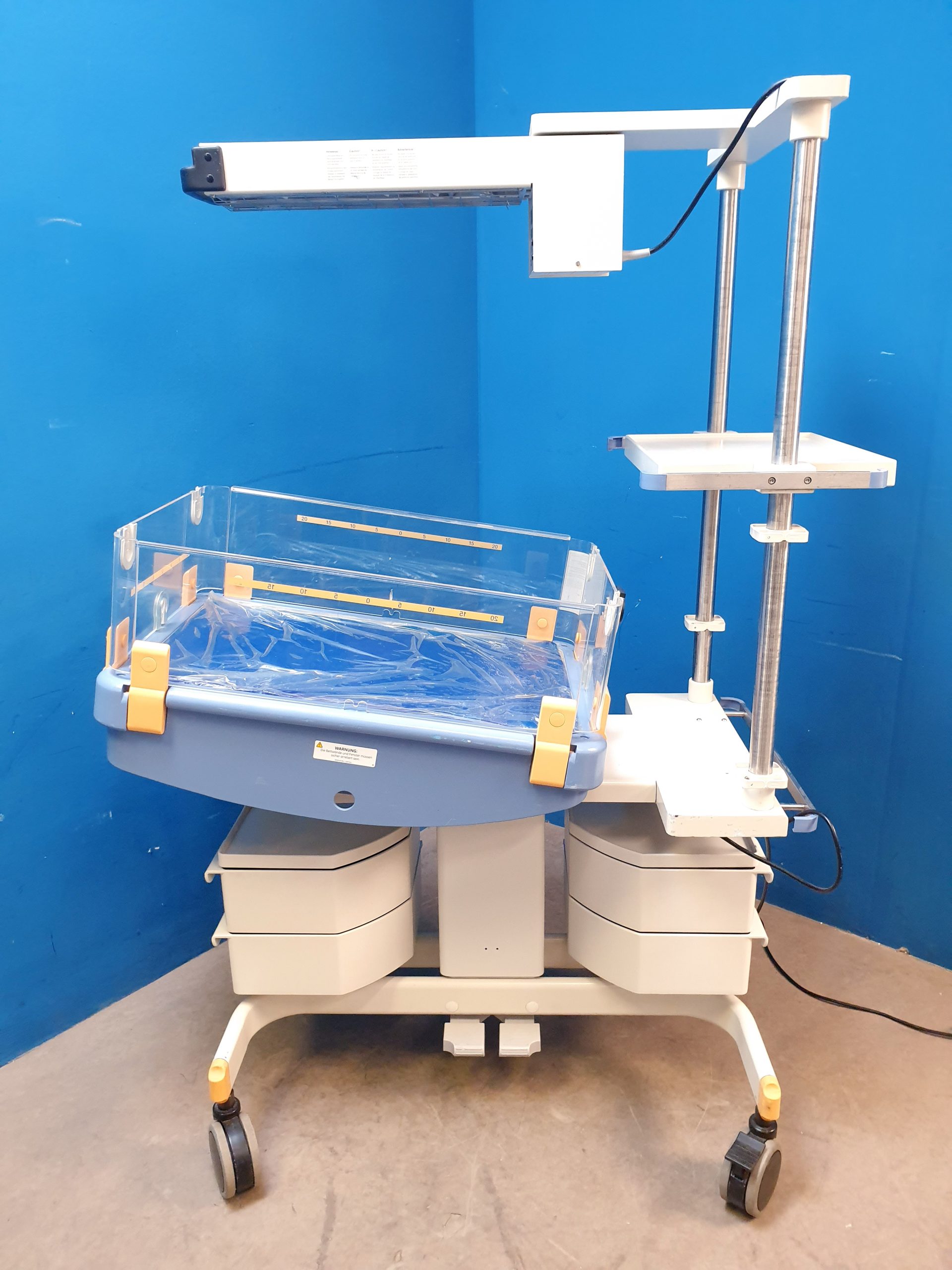 Dräger Babytherm 8000, fahrbare Reanimationseinheit für Neugeborene mit Wärmestrahler