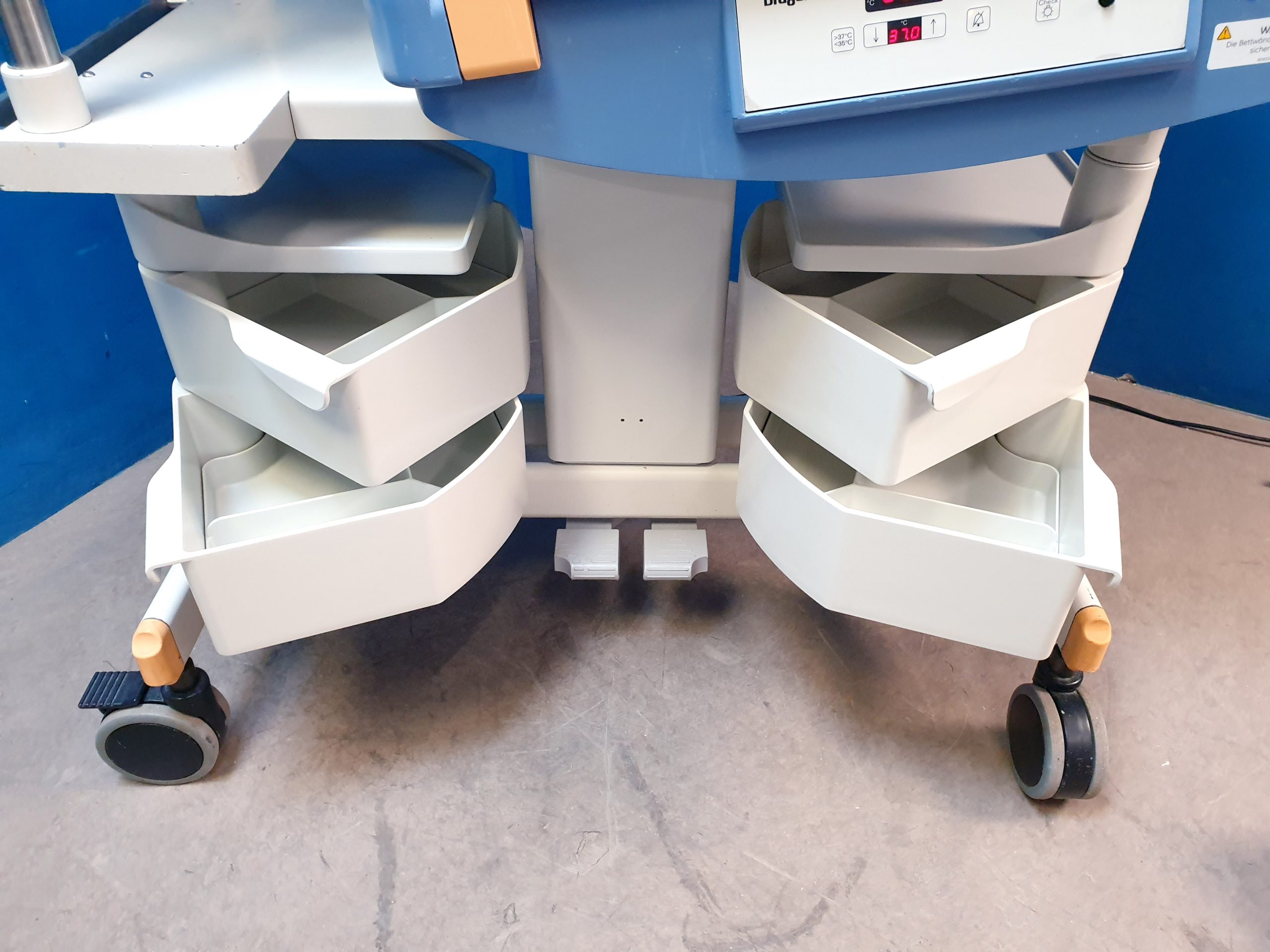 Dräger Babytherm 8000, fahrbare Reanimationseinheit für Neugeborene mit Wärmestrahler – Bild 7