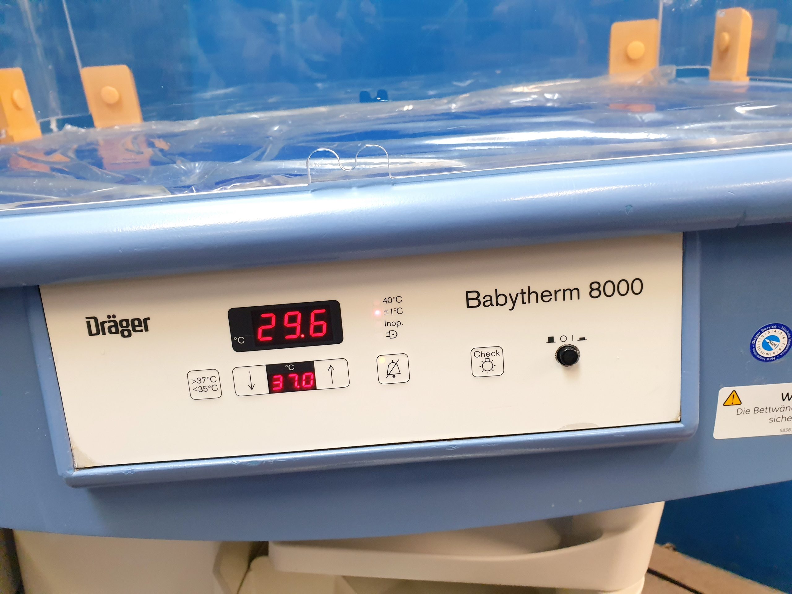 Dräger Babytherm 8000, fahrbare Reanimationseinheit für Neugeborene mit Wärmestrahler – Bild 6