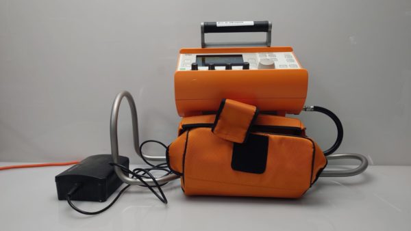 Draeger Dräger Oyxlog 3000 + Tragegestell und Netzteil – Bild 3