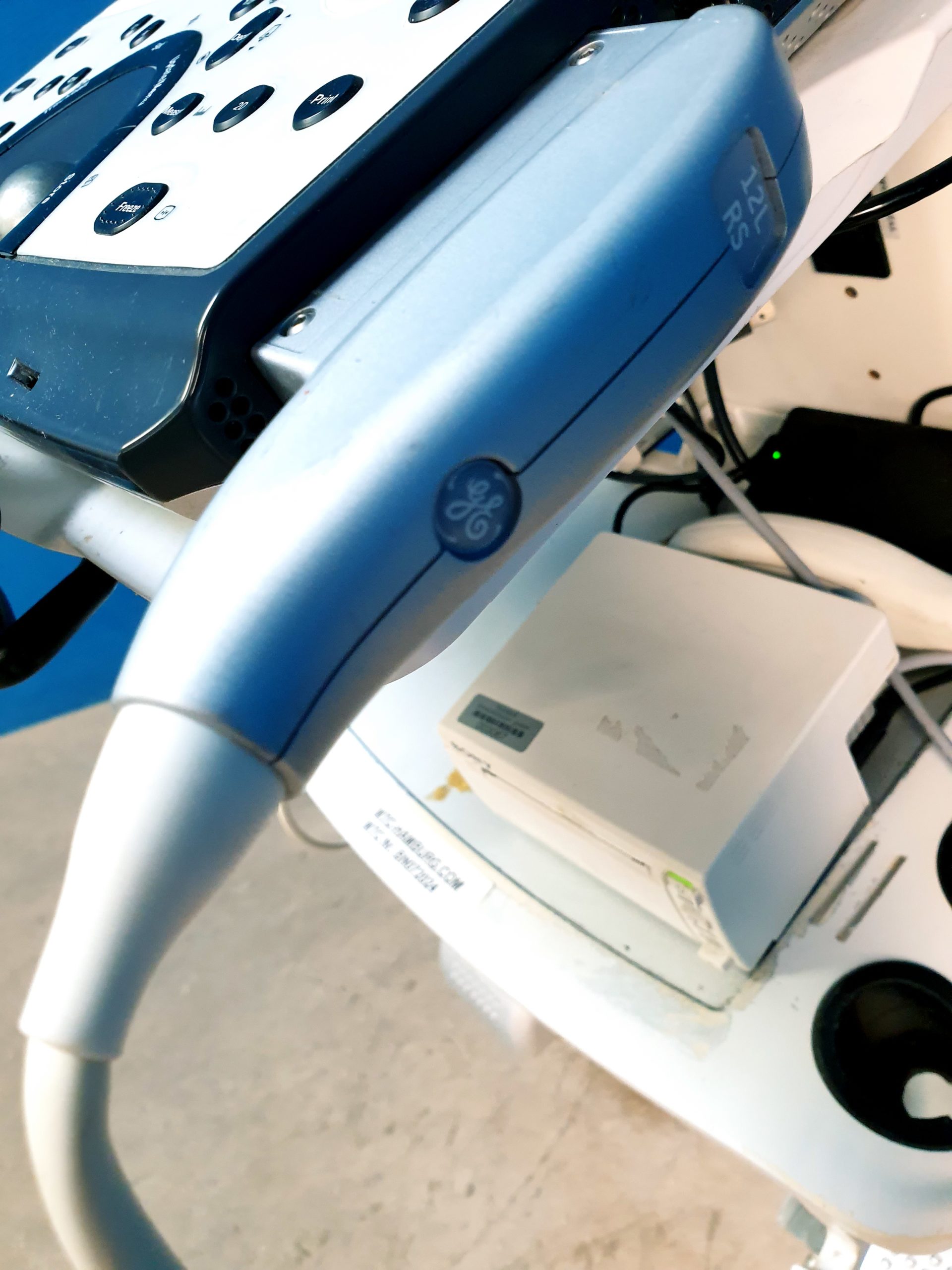GE Vivid i Ultraschallgerät + 3S + 12S-RS mit 2x Sonden Software Version 2.0.16 auf GE Vivid i Trolley – Bild 10