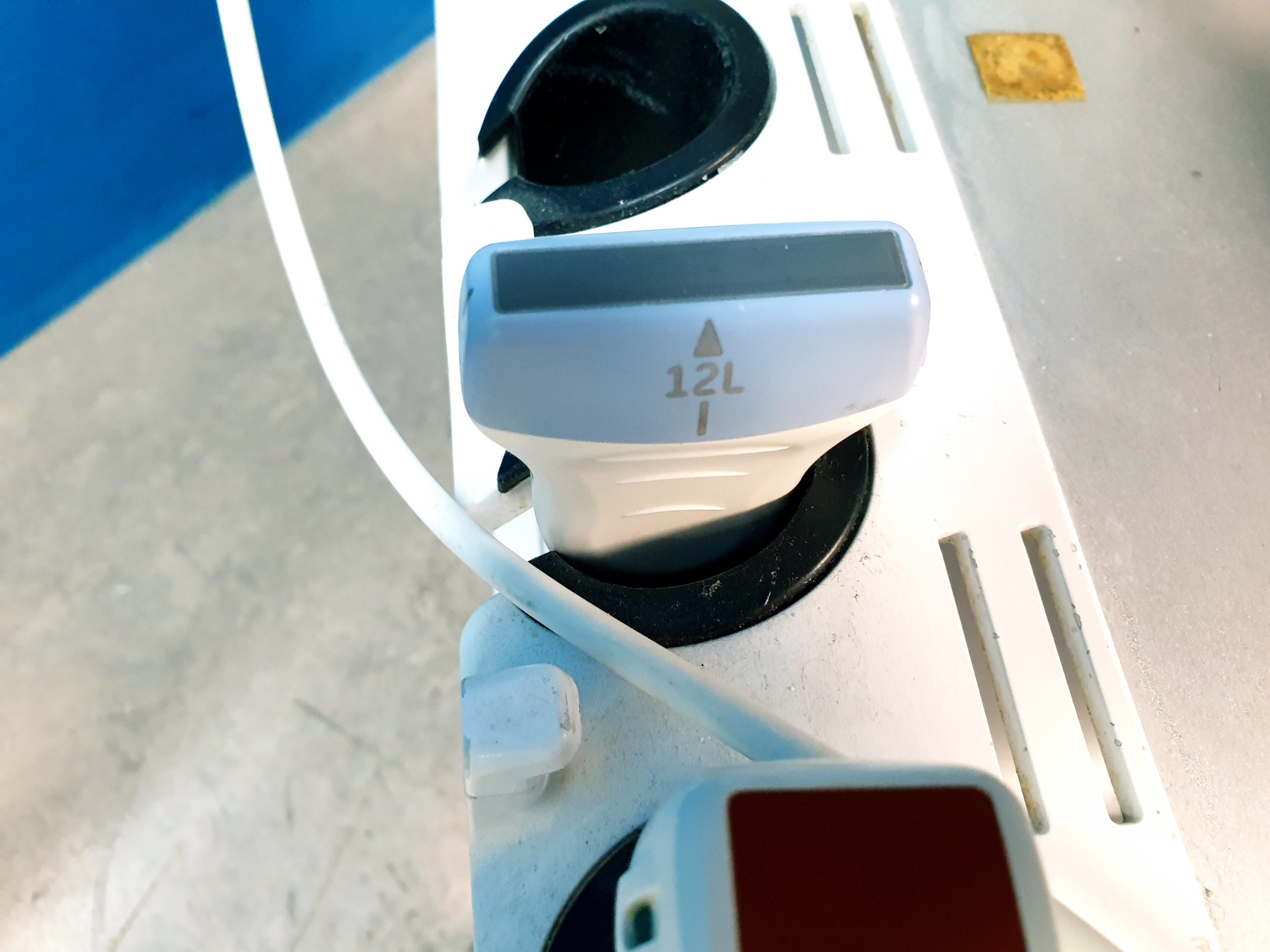 GE Vivid i Ultraschallgerät + 3S + 12S-RS mit 2x Sonden Software Version 2.0.16 auf GE Vivid i Trolley – Bild 11