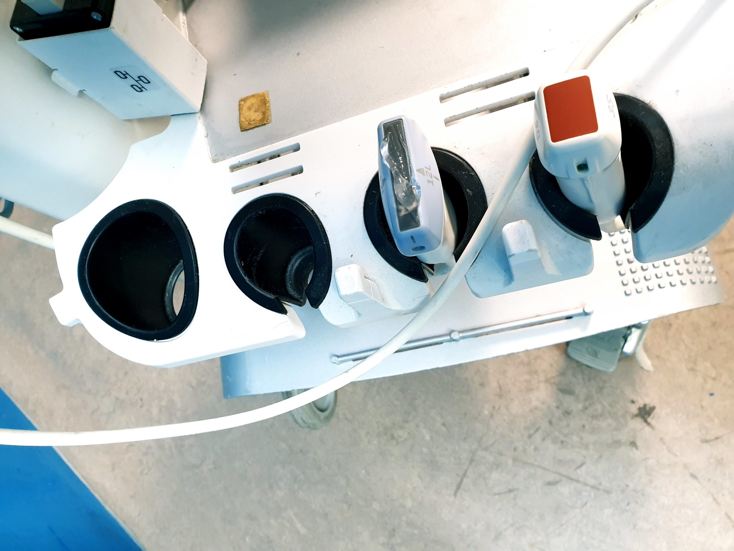 GE Vivid i Ultraschallgerät + 3S + 12S-RS mit 2x Sonden Software Version 2.0.16 auf GE Vivid i Trolley – Bild 15