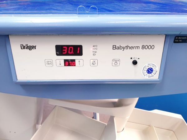 Dräger Babytherm 8000 fahrbare Reanimationseinheit für Neugeborene mit Wärmestrahler – Bild 16