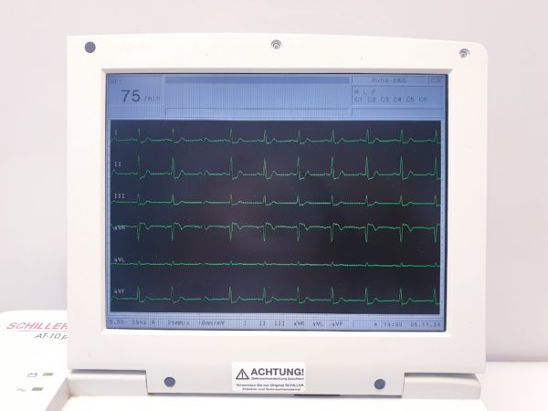 Schiller AT-10 PLUS EKG 12 Kanal Gerät mit LCD Display – Bild 6
