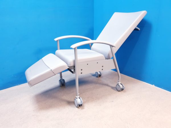 Greiner 44902000 Variationsliege Liege Sita mit Rollen  Dom 2018 – Bild 9