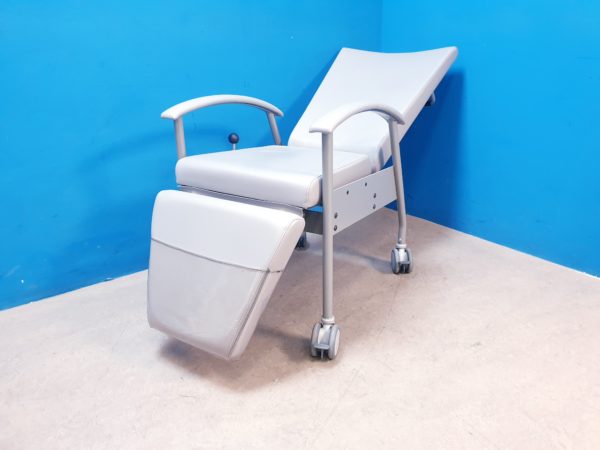 Greiner 44902000 Variationsliege Liege Sita mit Rollen  Dom 2018 – Bild 10