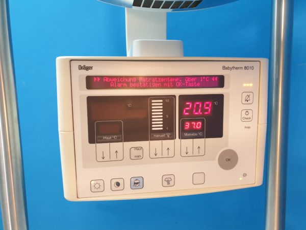 Drager Dräger  Baybtherm Wärmebettchen + Babytherm 8010 Strahler – Bild 11