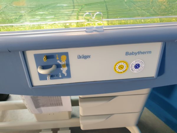 Drager Dräger  Baybtherm Wärmebettchen + Babytherm 8010 Strahler – Bild 17