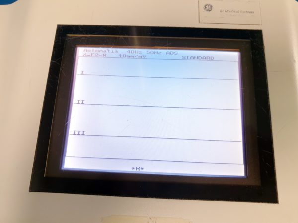 GE MAC 1200 ST 1200ST EKG Gerät mit Sauganlage auf fahrbarem Gestell – Bild 13