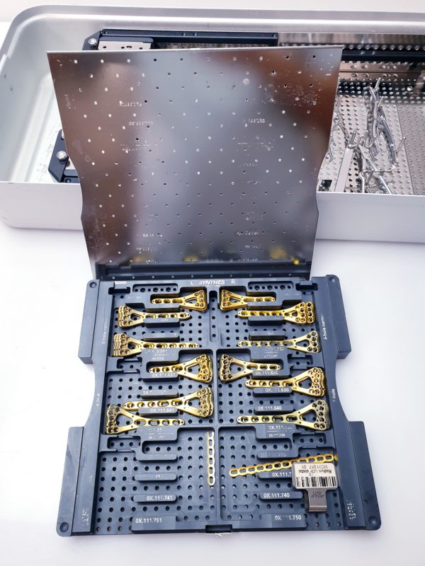 Synthes VA-LCP TWO-COLUM DISTAL RADIUS PLATE 2.4  - Op Instrumenets