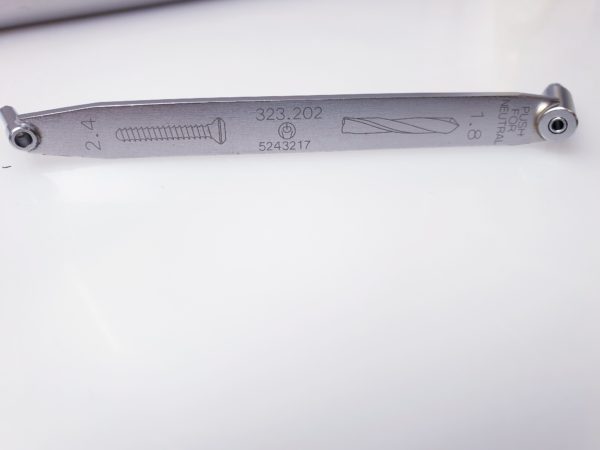 Synthes VA-LCP TWO-COLUM DISTAL RADIUS PLATE 2.4  - Op Instrumenets – Bild 26