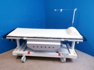 Maquet 4747.  C Arm - Röntgenlige Transportliege Stretcher Maquet 4747 Transmobil fahrbarer Patiententransporter mit verstellbare Rückenplatte und abnehmbare Tischplatte