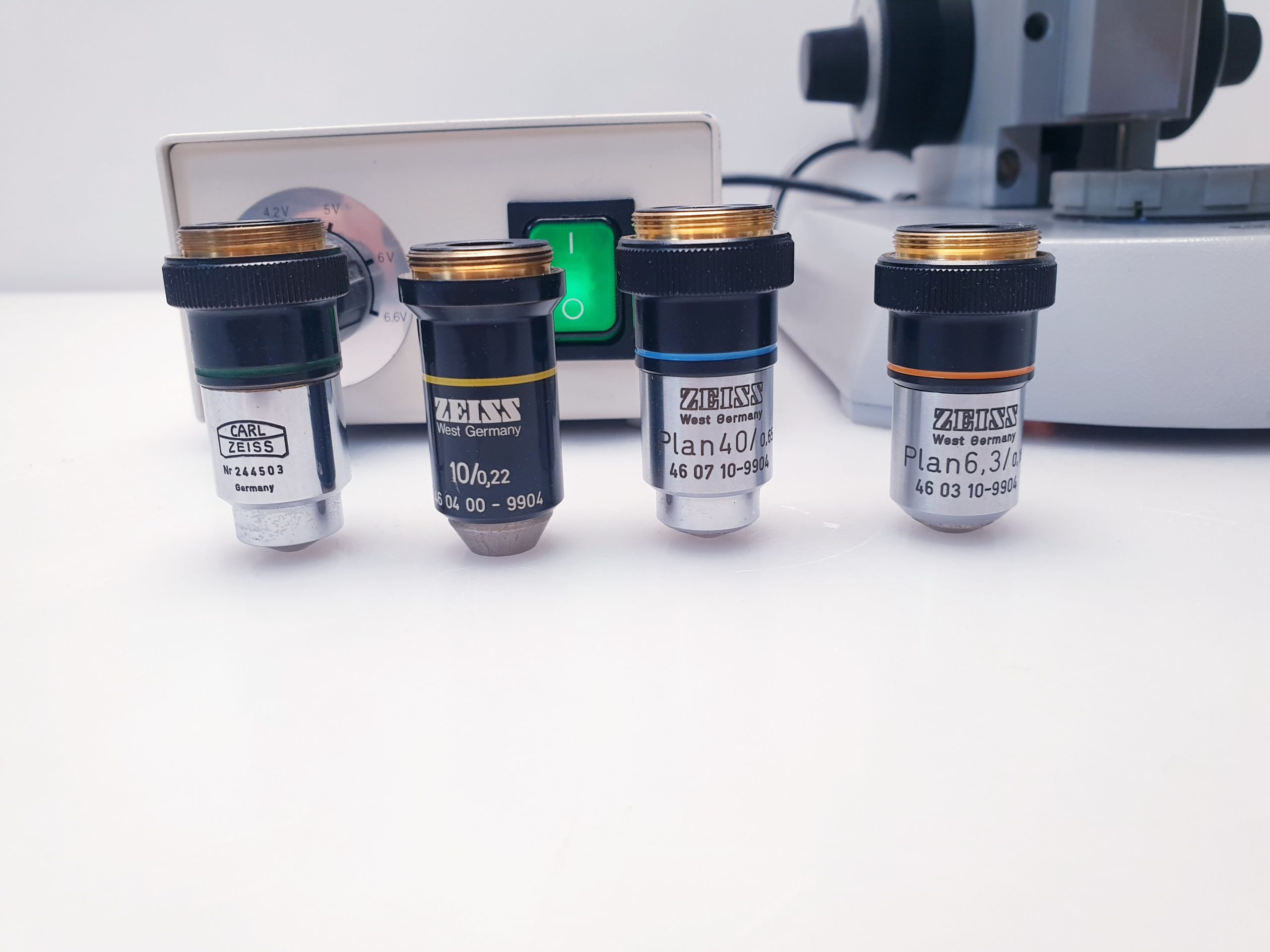 Carl Zeiss Mikroskop 47 34 15  mit 4 Objektiven  10 x – Bild 7