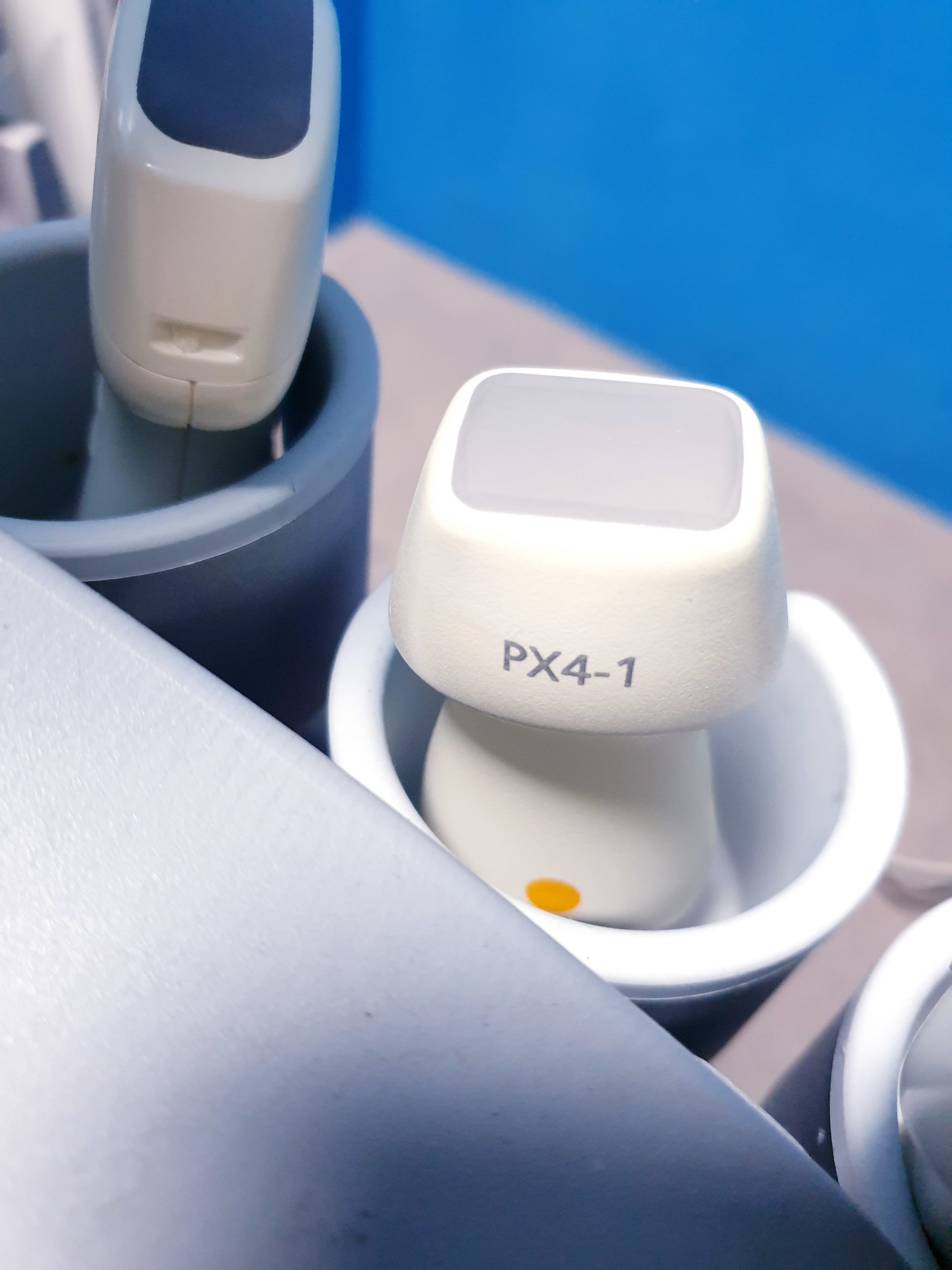 Siemens Acuson Antares Ultraschall Gerät mit 3 Sonden CH4-1 + PX4-1 + VFX9-4 – Bild 18