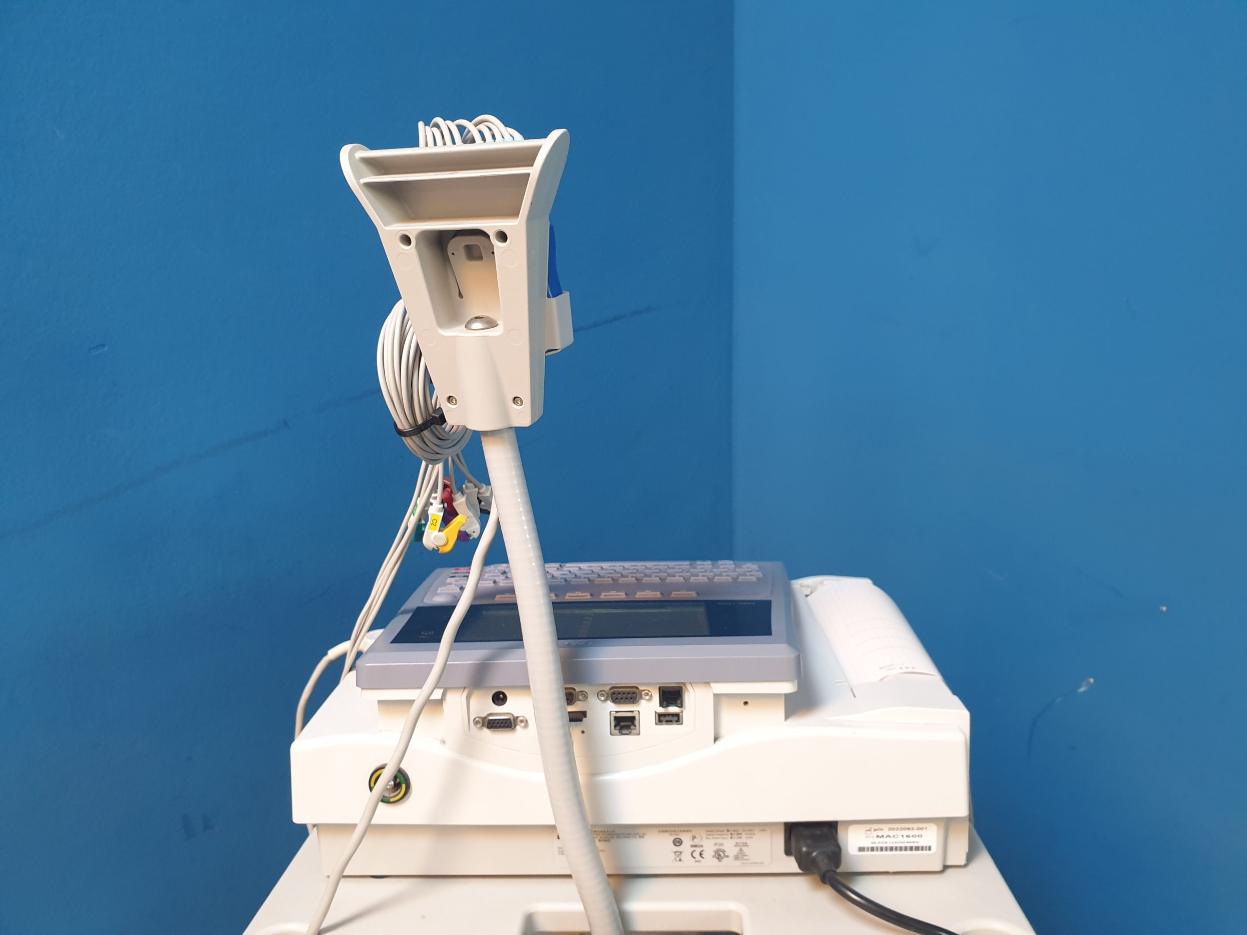 Ge Mac 1600 MAC1600 EKG Gerät mit Gerätewagen mit Kabelarmhalterung – Bild 16