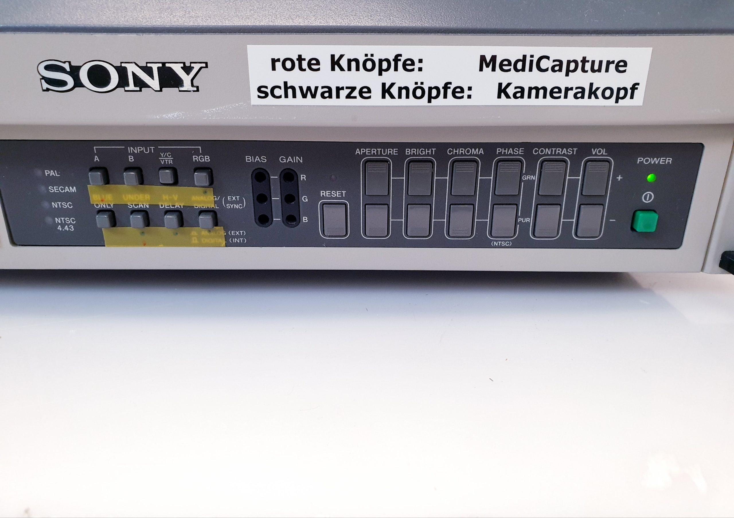 Sony Trinitron PVM-2043MD 20-Zoll-CRT-Monitor – Bild 6