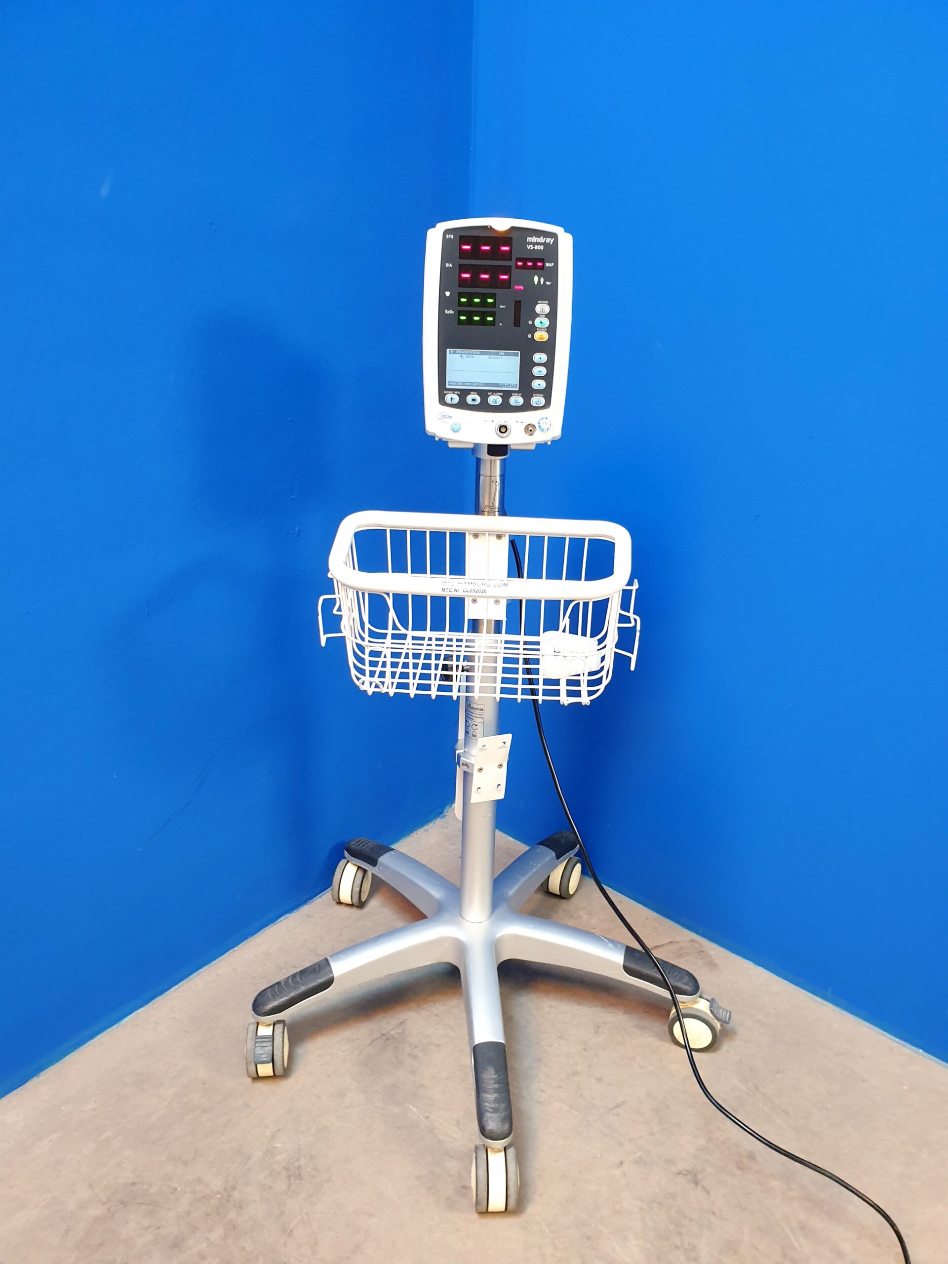 Mindray VS-800 Vital VS 800 - VS800 Signs Monitor ÜBERWACHUNGSMONITOR NiBp + SpO2 Ohne Zubehör auf Bahrbarem Gestell – Bild 3