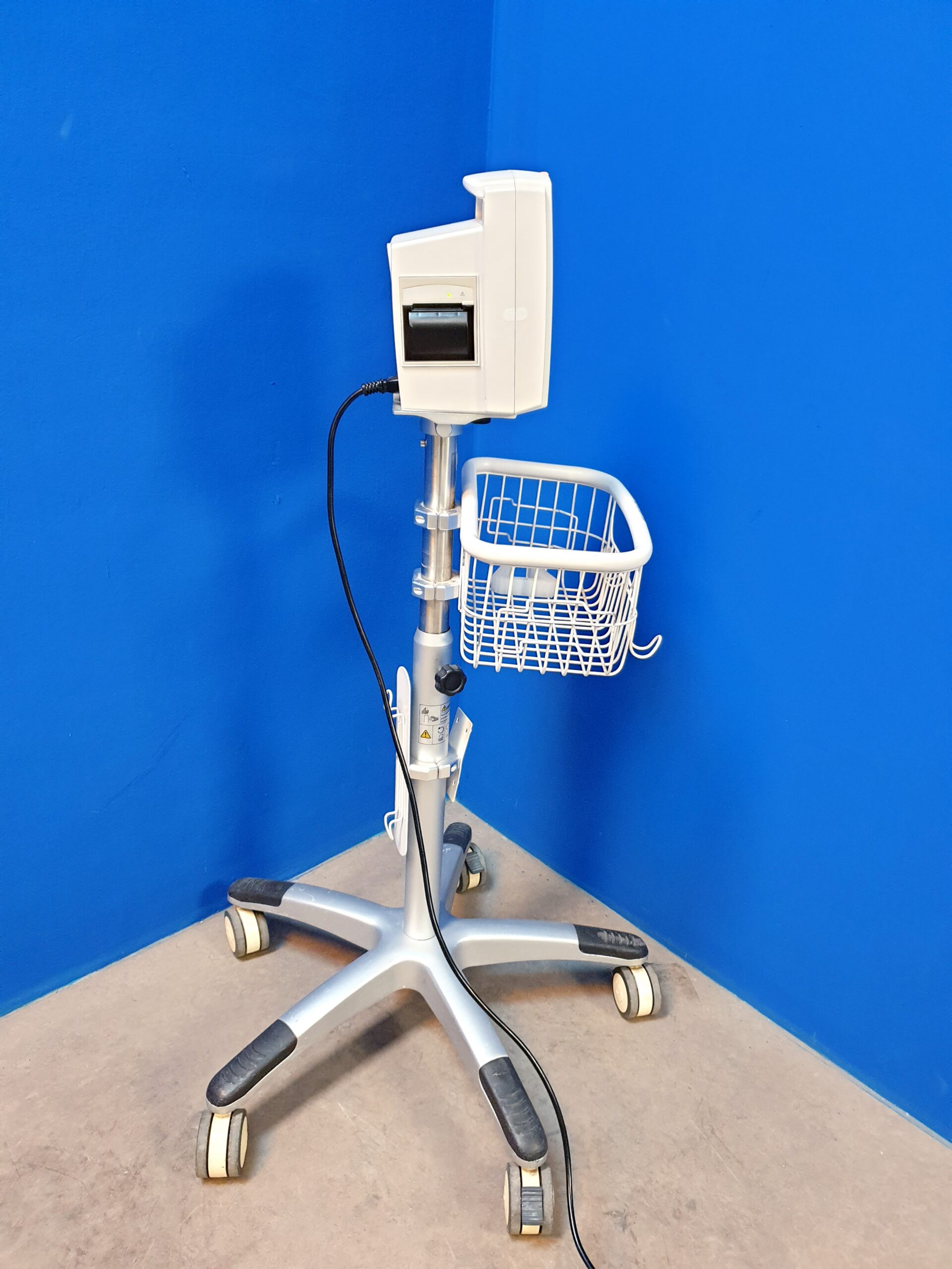 Mindray VS-800 Vital VS 800 - VS800 Signs Monitor ÜBERWACHUNGSMONITOR NiBp + SpO2 Ohne Zubehör auf Bahrbarem Gestell – Bild 6