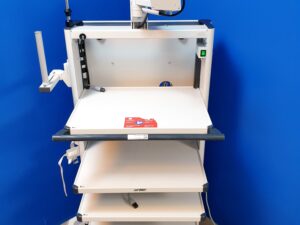 Stryker Gerätewagen Turm mit Trenntrafo Endoskopie mit Monitorhalterung