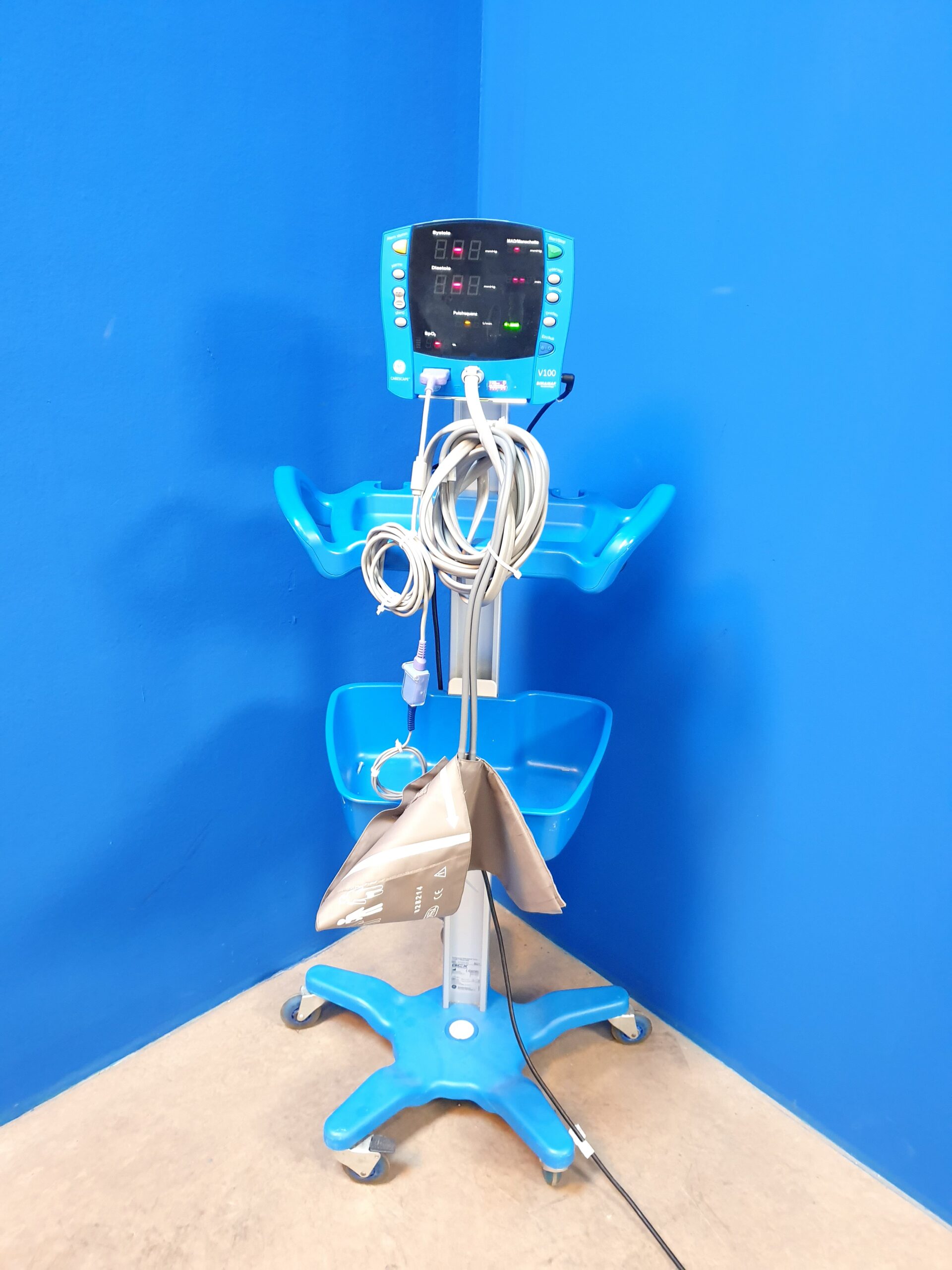 GE V100-V 100 Patientenmonitor Überwachungsmonitor mit Zubehör – Bild 3