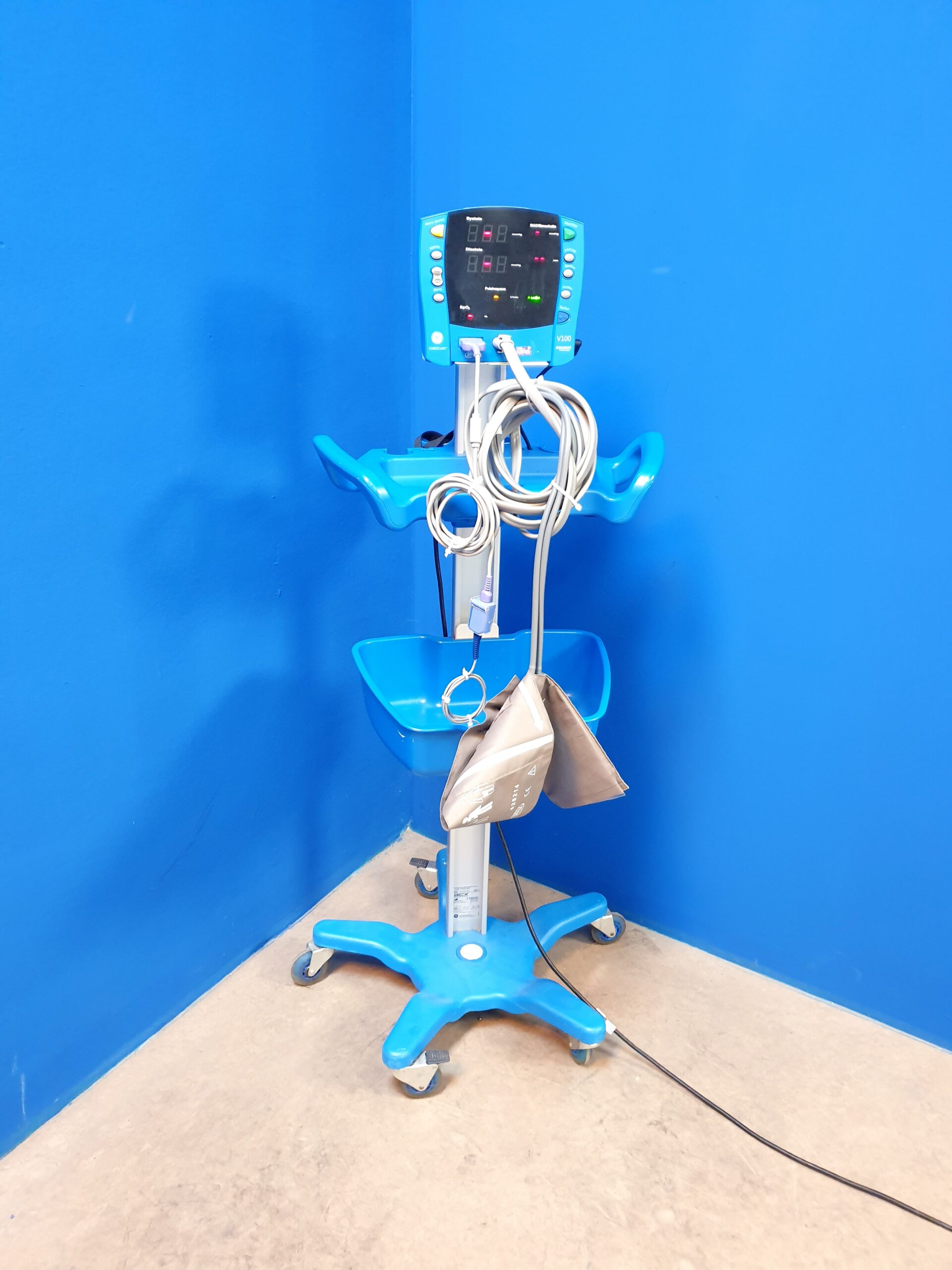 GE V100-V 100 Patientenmonitor Überwachungsmonitor mit Zubehör – Bild 5
