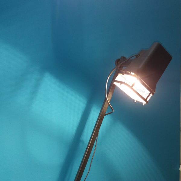 Multiband Transillumin UV Transilluminator  Multiband auf einem Leitz Reprovit R Aufnahmetisch mit Beleuchtungseinheit