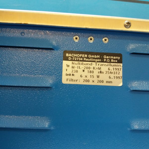 Multiband Transillumin UV Transilluminator  Multiband auf einem Leitz Reprovit R Aufnahmetisch mit Beleuchtungseinheit
