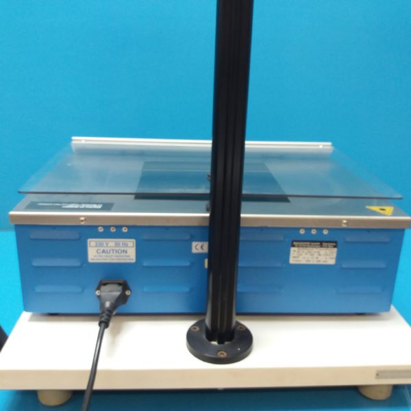 Multiband Transillumin UV Transilluminator  Multiband auf einem Leitz Reprovit R Aufnahmetisch mit Beleuchtungseinheit