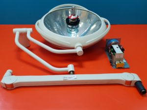 Dräger Sola 700 OP Lampe inkl. Gelenkarm + Trafo / Netzteil  guter Zustand