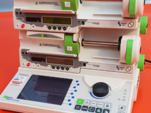 Fresenius Infusionsworkstation BasePrima DIN je mit 02 Spritzenpumpen Module DPS VISIO