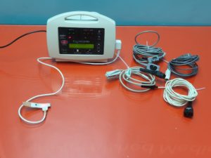 Criticare 504DX Oximeter // Oxymeter  mit Fingersensor und Netzteil
