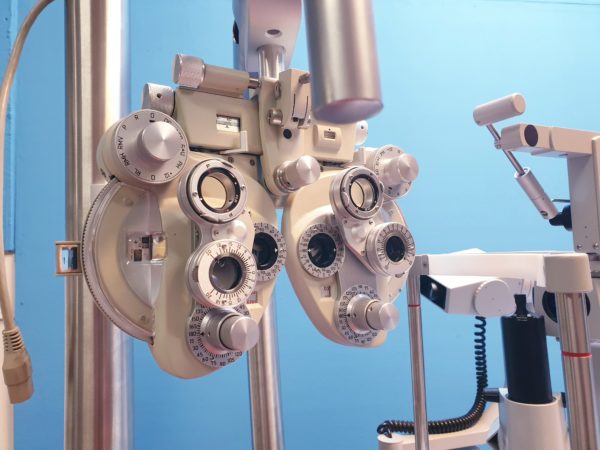 WAGNER & GRUDER MIKROLA  Untersuchungseinheit mit ZEISS SZP 350 Projector, ZEISS SL 120 Spaltlampe und  CL 110 Ophthalmometer, ....