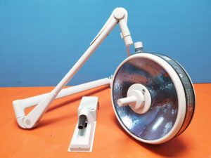 Berchtold Chromophare C 450 // C450 Untersuchungsleuchte OP Lampe Wandmontage