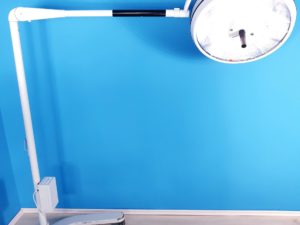 Berchtold Chromophare C571 Untersuchungsleuchte OP Lampe Fahrbar