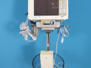 Dräger , Draeger Patientenmonitor Infinity Delta mit Dockingstation,  Netzteil und Zubehör  auf Farbarem Gestell
