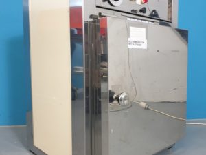 Memmert TV 30 b // TV30b - Trockenschrank / Wärmeofen / Inkubator - 1400W - 220°C