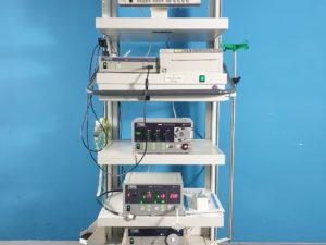 Karl Storz Turm :  Olympus OEV191H  + 20221030 Kamerakopf + 202220 20 Konsole + Hamou Endomat 263310 20  + SCB Thermoflator 264320 20  + Xenon Nova 300 201340 20 + Arthromatt