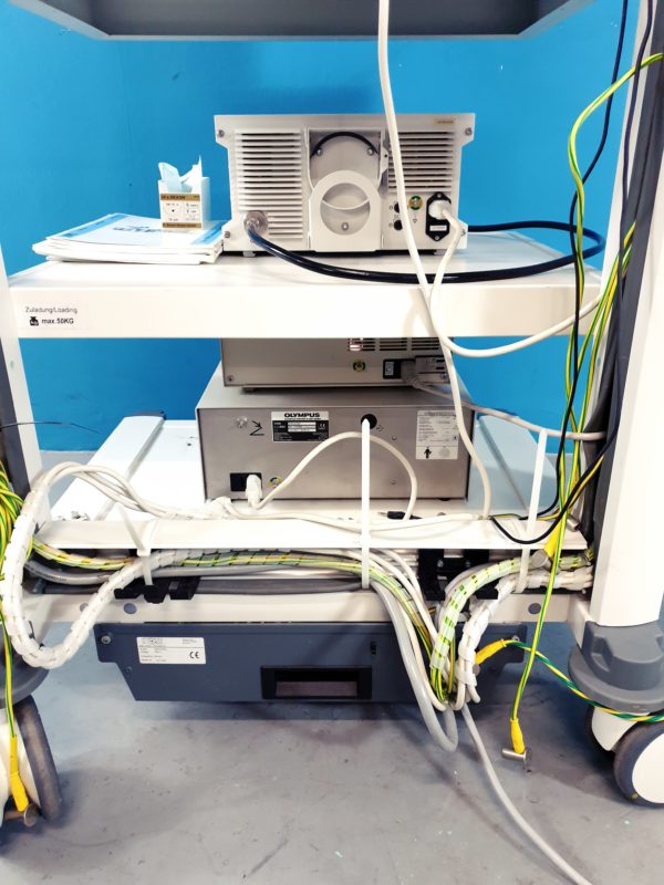 Karl Storz Turm :  Olympus OEV191H  + 20221030 Kamerakopf + 202220 20 Konsole + Hamou Endomat 263310 20  + SCB Thermoflator 264320 20  + Xenon Nova 300 201340 20 + Arthromatt