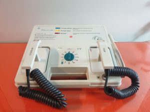GE Healthcare Hellige Marquette Responder 1000 Defibrillator - Netzbetrieb - Akkuleistung ist uns unbekannt