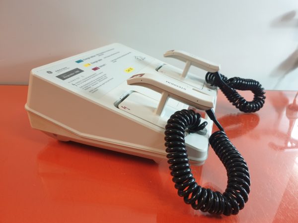 GE Healthcare Hellige Marquette Responder 1000 Defibrillator - Netzbetrieb - Akkuleistung ist uns unbekannt--