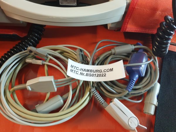 GE Hellige Cardioserv Defibrillator + EKG Ableitungskabel + SpO2 Fingersensor DOM 2013