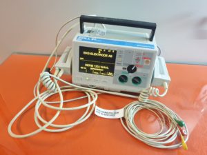 Zoll M Series Defibrillator Biphasisch mit EKG Ableitungskabel ----