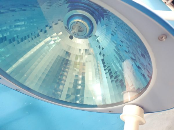 HANAULUX Blue 80 Praxisleuchte Klinikleuchte OP Lampe mit Trafo - Unvollständig