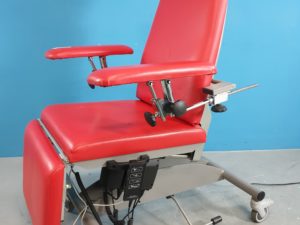 Patientenstuhl - Liegenstuhl- mit Handhalter Fahrbar //